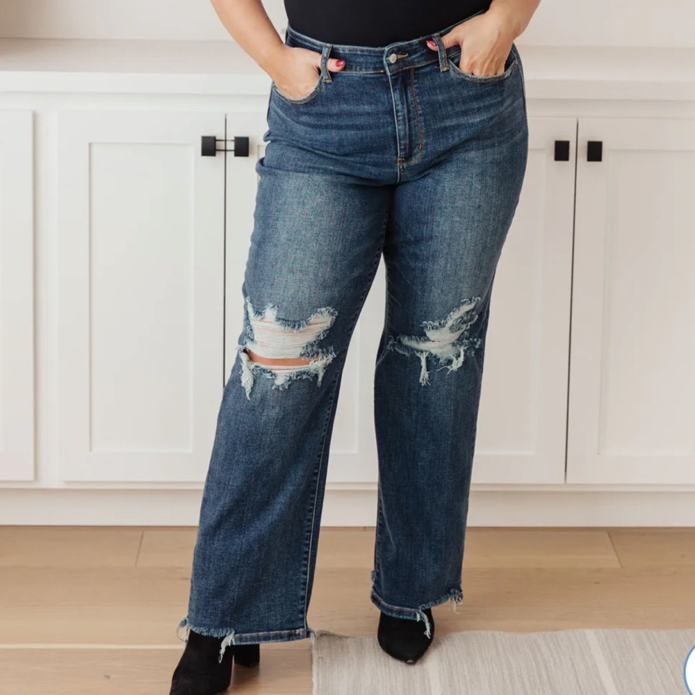 JUDY BLUE HIGH RISE 90'S STRAIGHT JEANS 
STYLE #JB82592 DISTRESSED KNEE Size 14